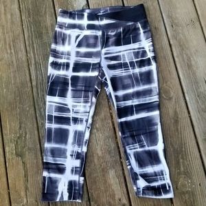 Nike Dri-fit Patterned Cropped Leggings